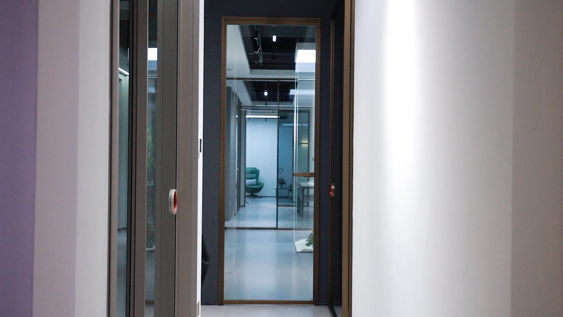 Дверь  стеклянная в алюминиевой раме Идеал A60