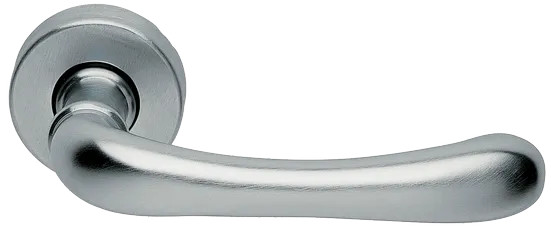Ручка дверная RING R3-E CSA на круглой розетке, цвет матовый хром, латунь